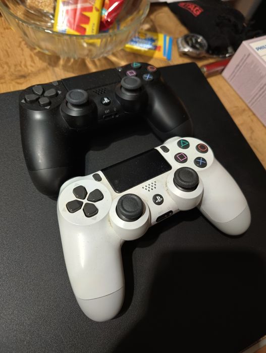 PlayStation 4 pro 2216b