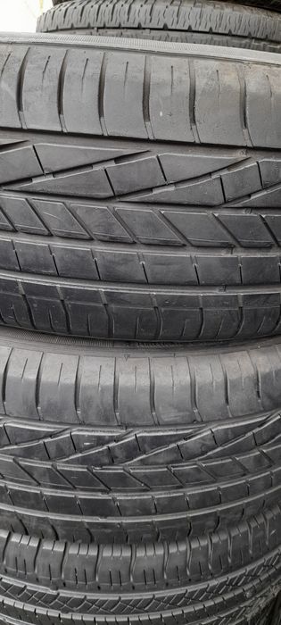 235 65 R17 para lato Goodyear excellence