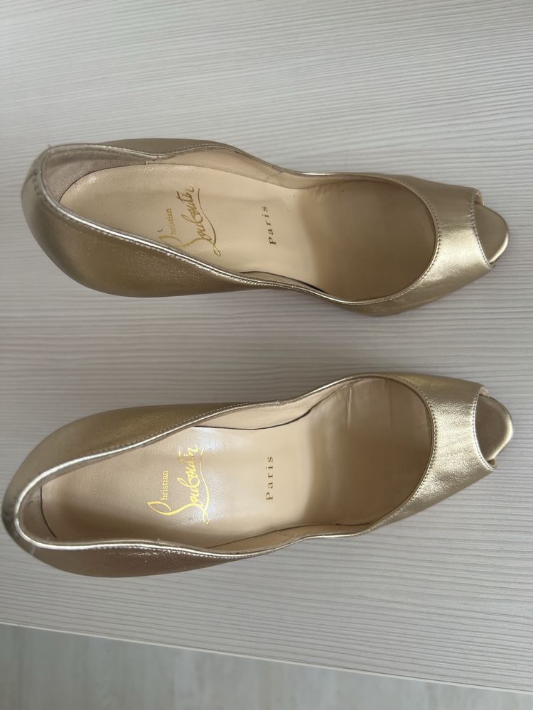 Туфли CHRISTIAN LOUBOUTIN. 38. Оригинал. На 37,5