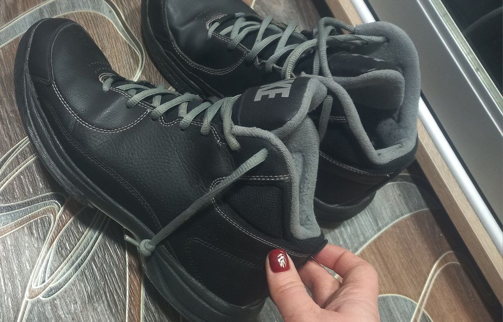 Кросівки,черевики 39 розмір