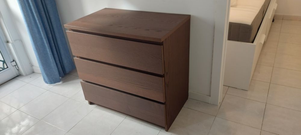 Comoda Ikea castanha