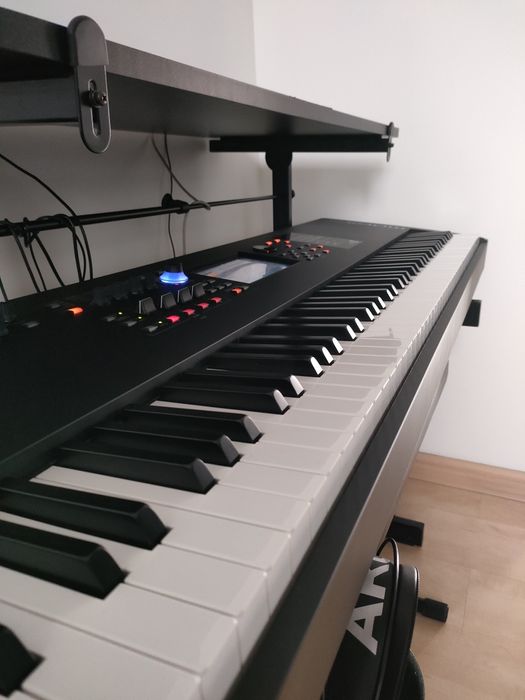 Yamaha MODX8 ...
