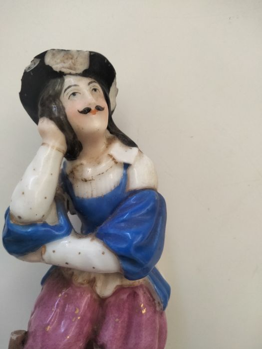 Estatueta Caçador antigo em porcelana Meissen?