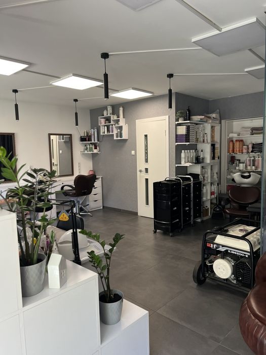 Здам в оренду робоче місце перукаря та майстра манікюру , педикюру