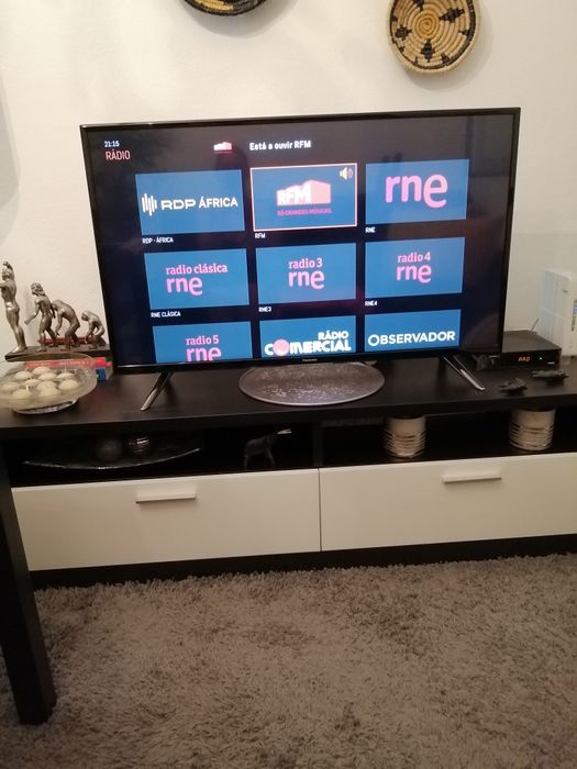 Vendo móvel preto para Tv