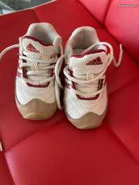 Ténis adidas branco e vermelho para bebé