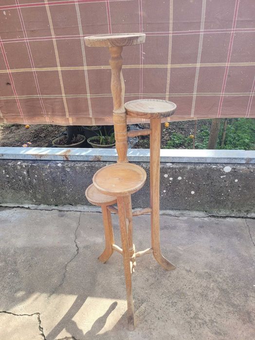 Suporte em madeira para vasos