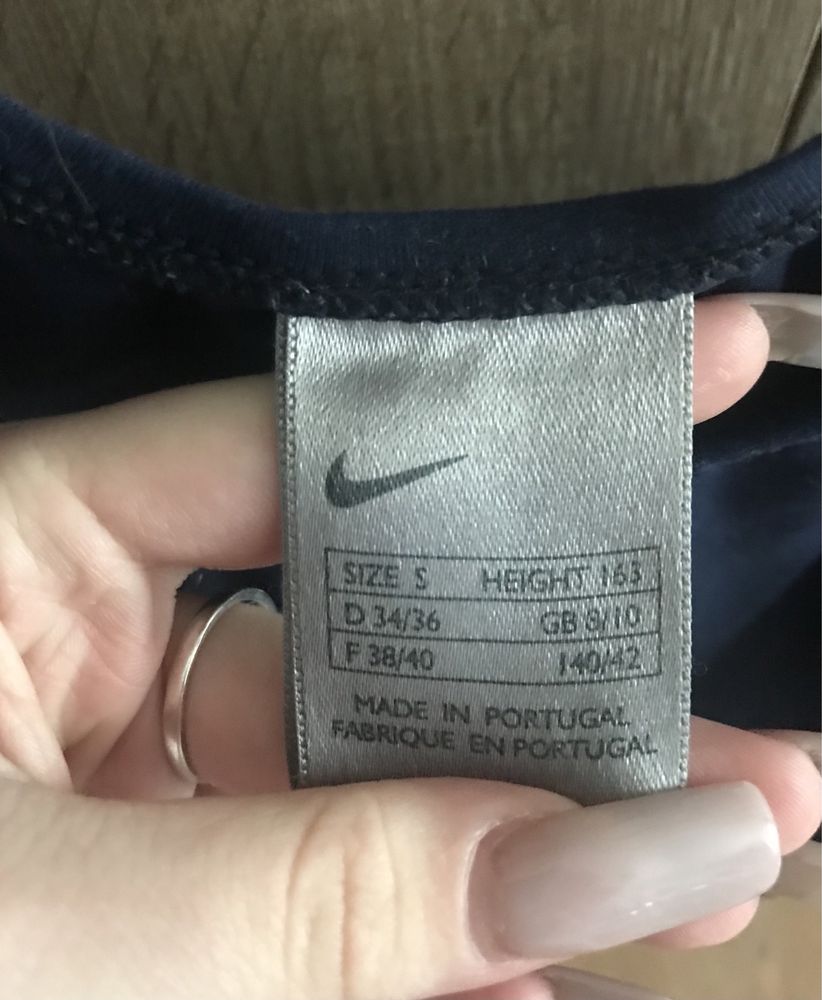 Спортивный топ Nike