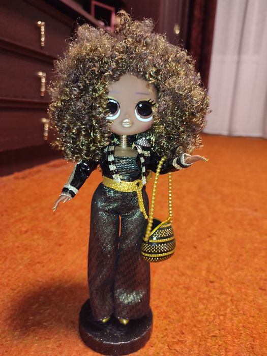 Кукла L.O.L. Surprise! O.M.G. Royal Bee (Роял Би, Королева Пчелка)