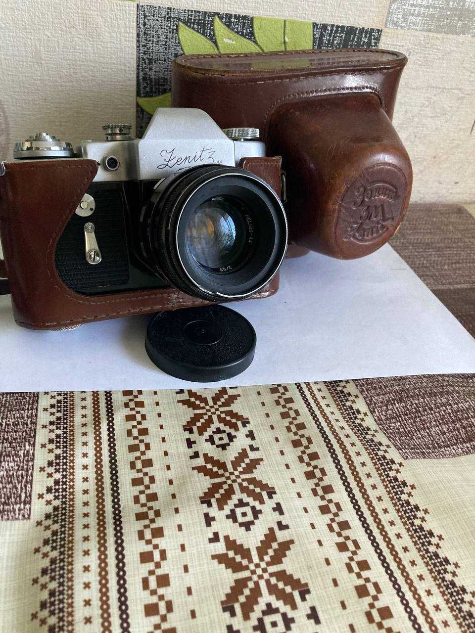 Продам фотоапарат Zenit 3M с объективом Helios 44