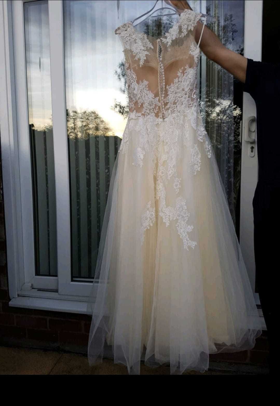 Suknia slubna Divina Bridal rozmiar 38-40 i welon halka pokrowiec