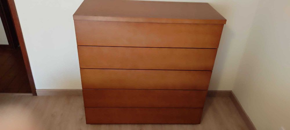 Cómoda em cerejeira 5 gavetas