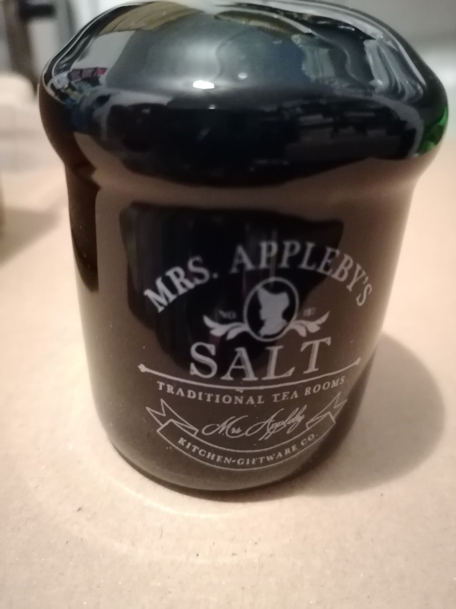 Oryginalne pojemniki na sól i pieprz Mrs Appleby's