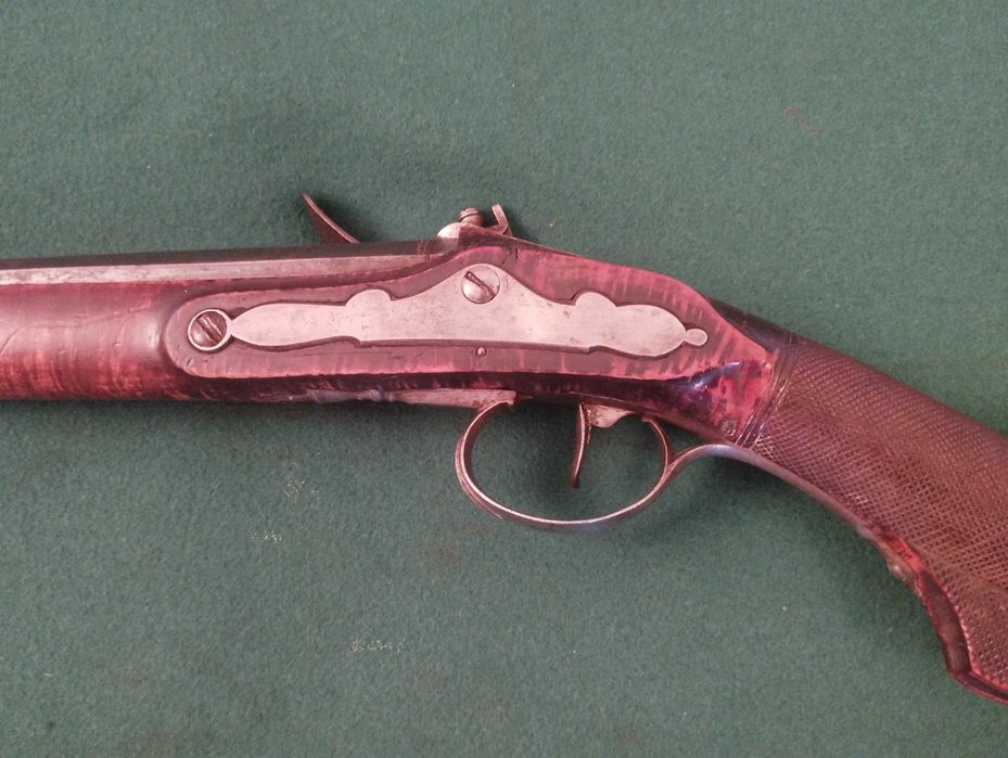 Espingarda de caça francesa de pederneira do final do século XVIII.
