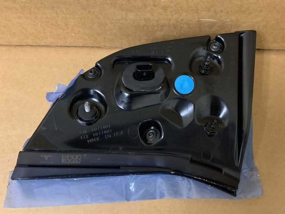 Tesla Model 3/Y фонарь задня оптика фара стоп ліхтар в ляду