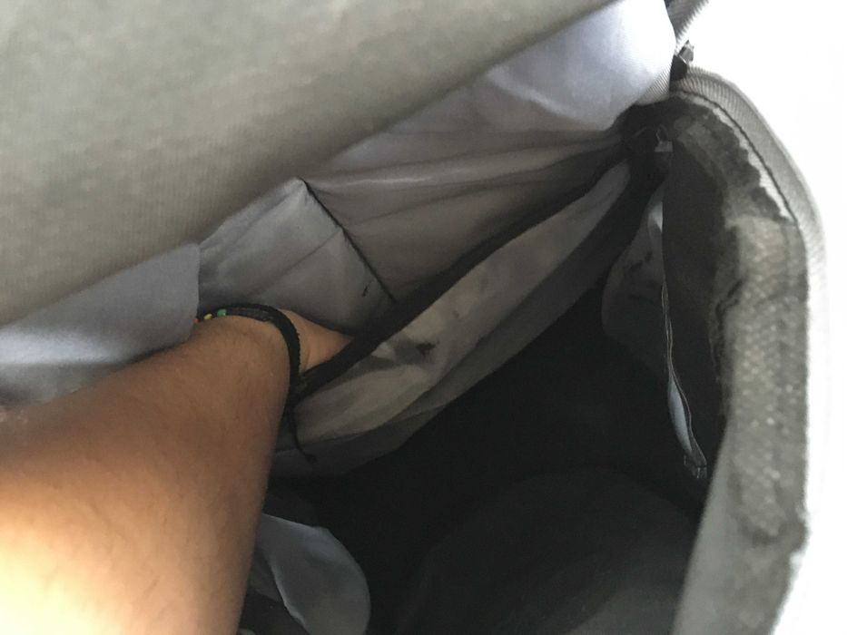 Mochila preta da Nissan