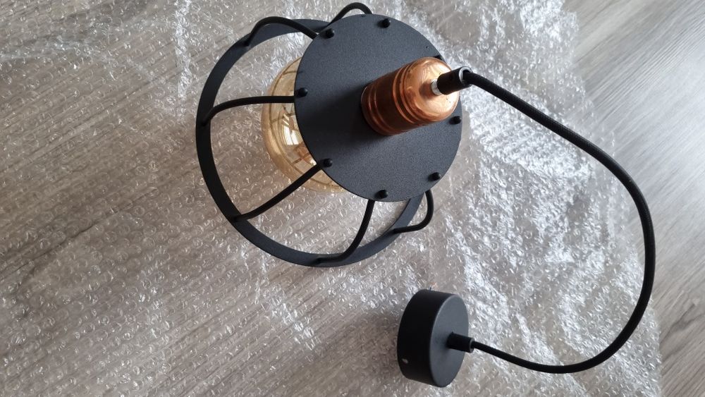 Lampa w stylu indrustialnym.