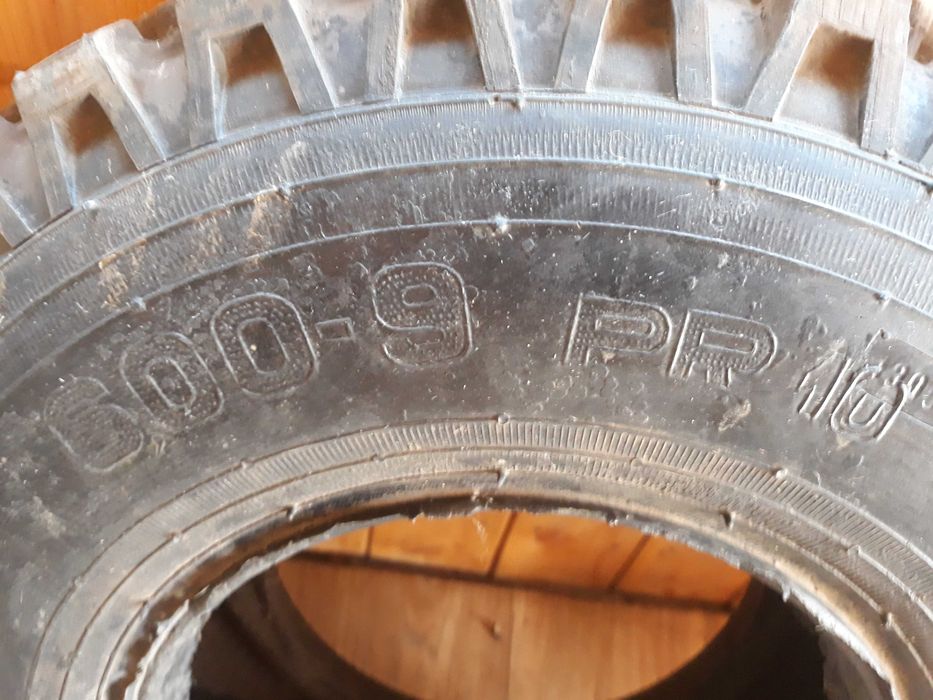 Шини  на навантажувач 600-9   R 10