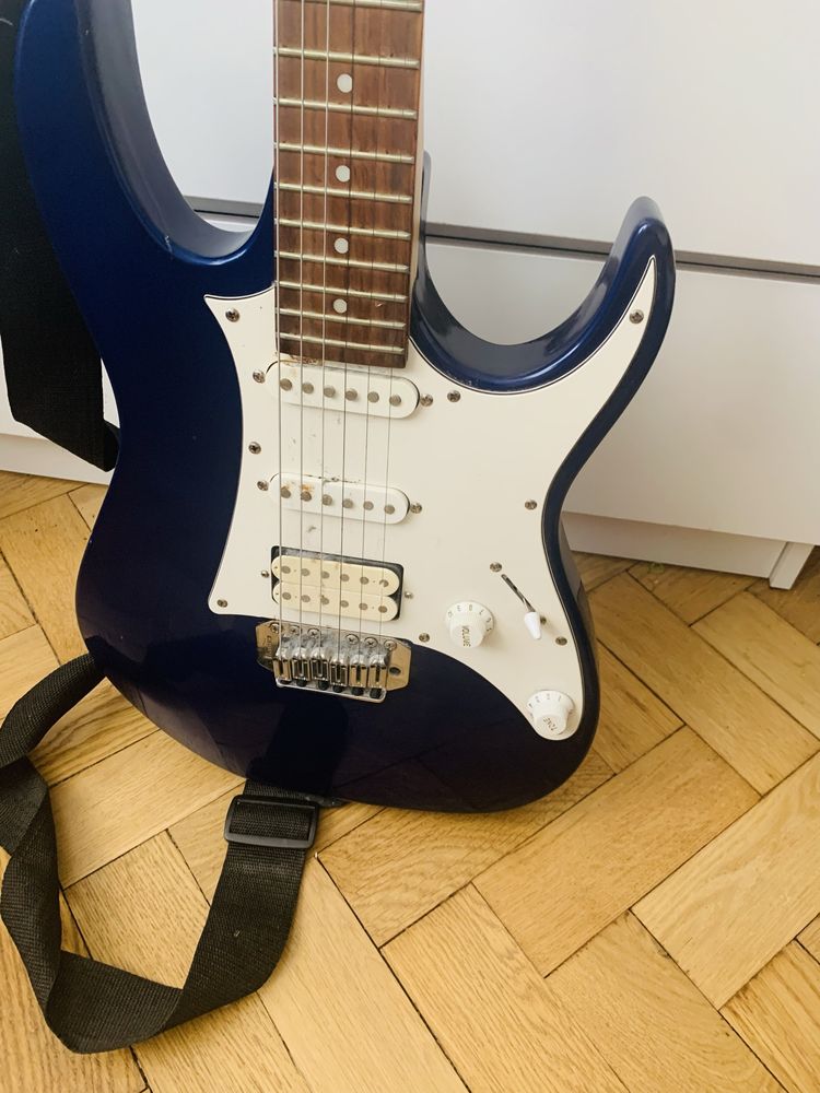 Гитара ibanez GRX 40 и усилитель ibanez GTA10.