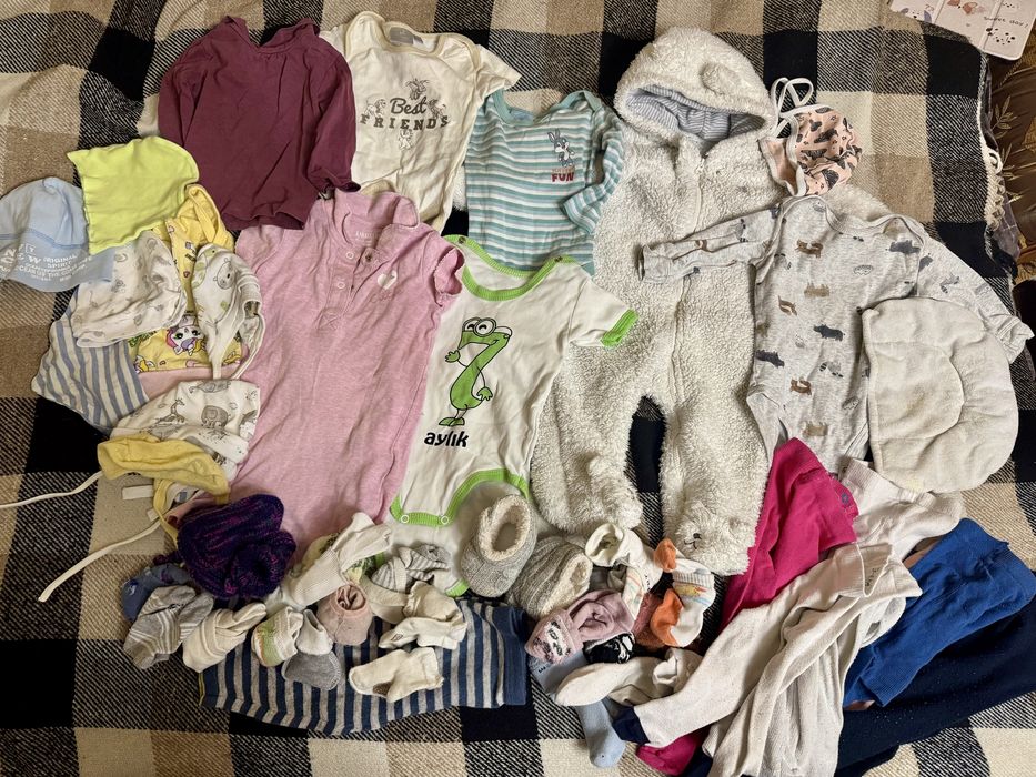 Віддам безкоштовно речі для дитини до року