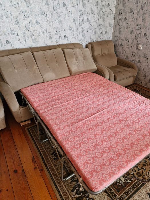 Продам диван та два крісла