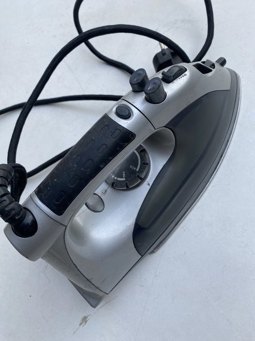 Праска утюг в хорошому стані lervia