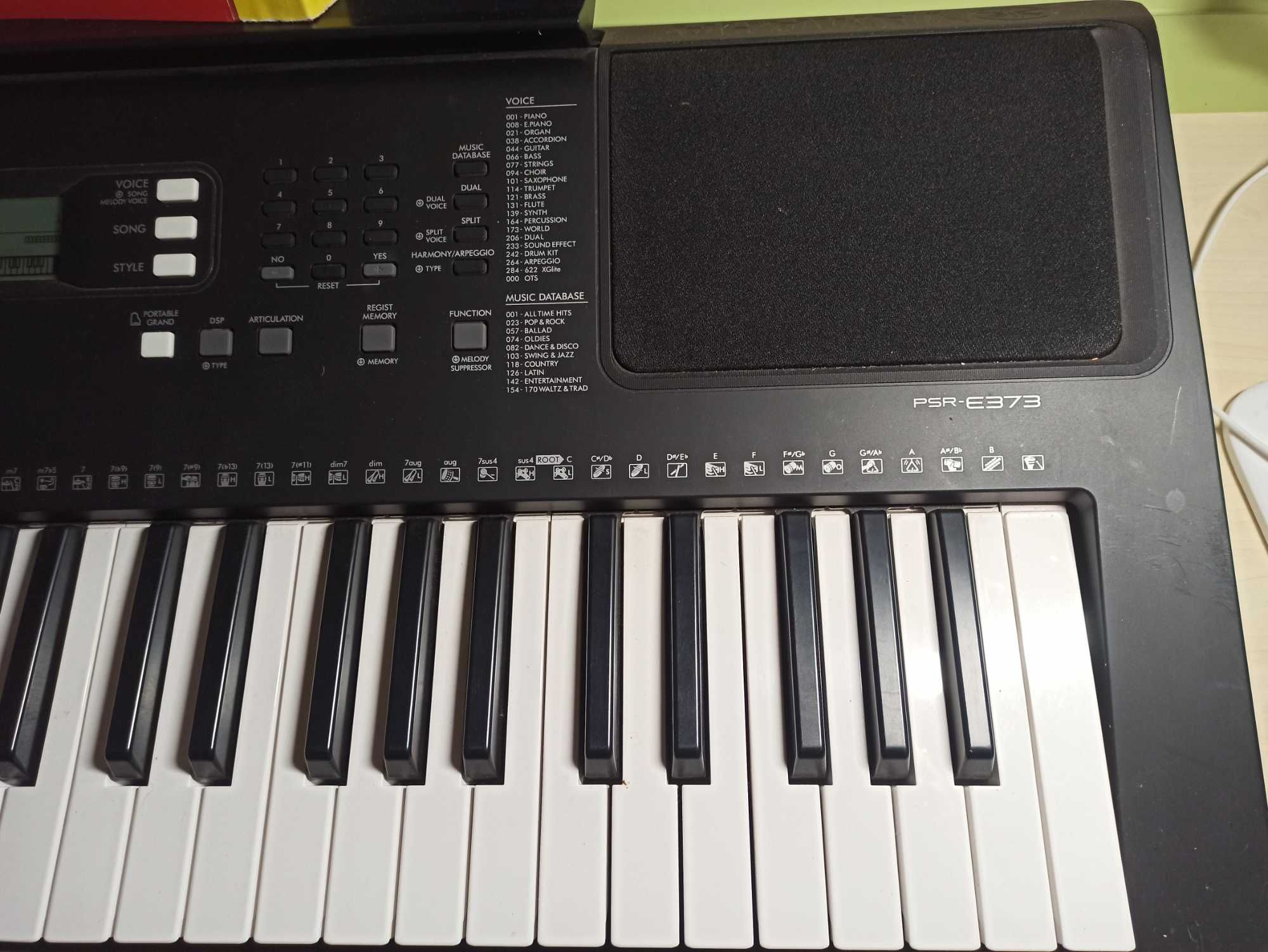 Синтезатор Yamaha PSR-E373