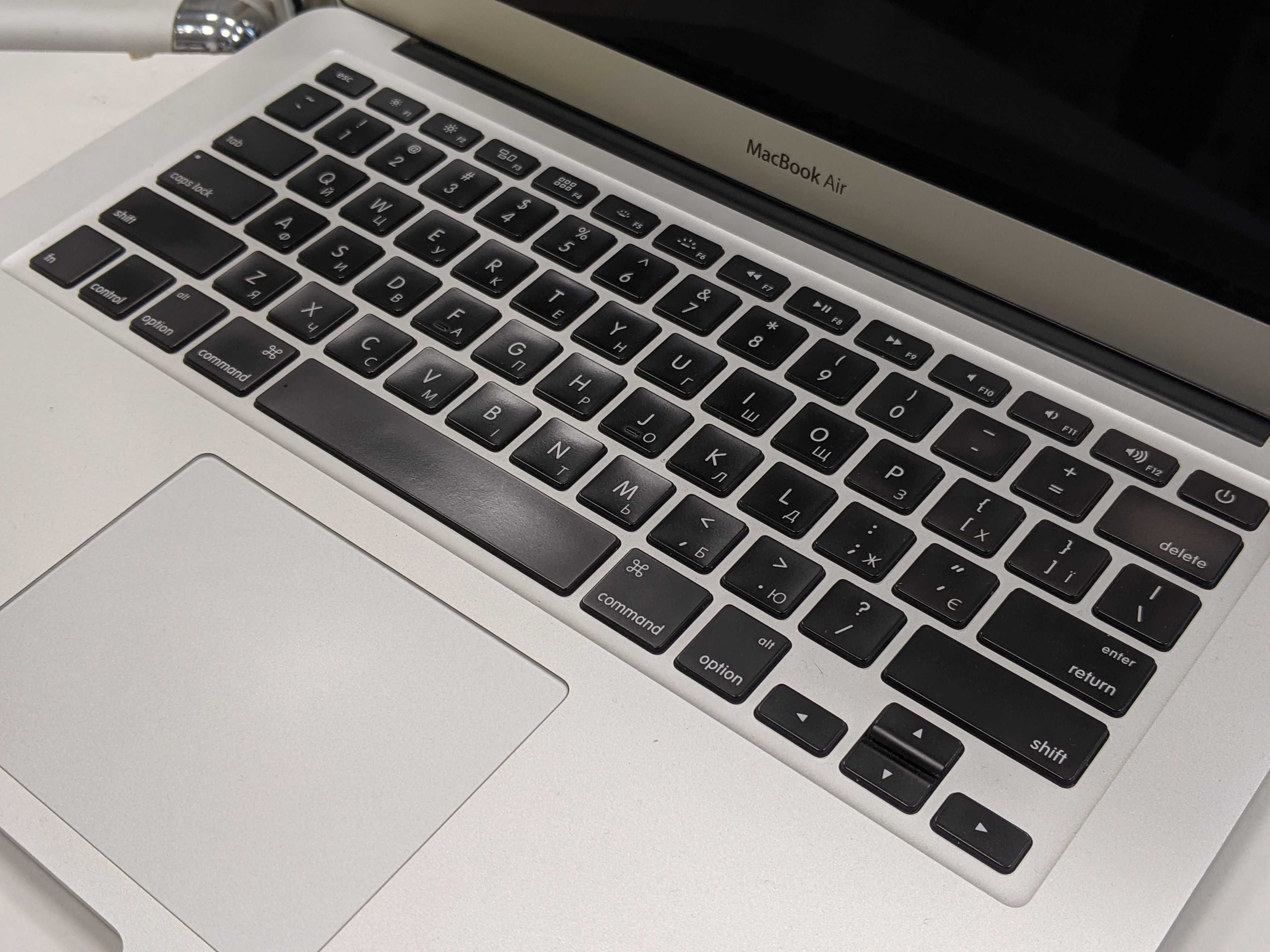 Ноутбук Apple MacBook Air 13 A1466 13.3 HD IPS/i5-5350U/8GB/SSD 120GB