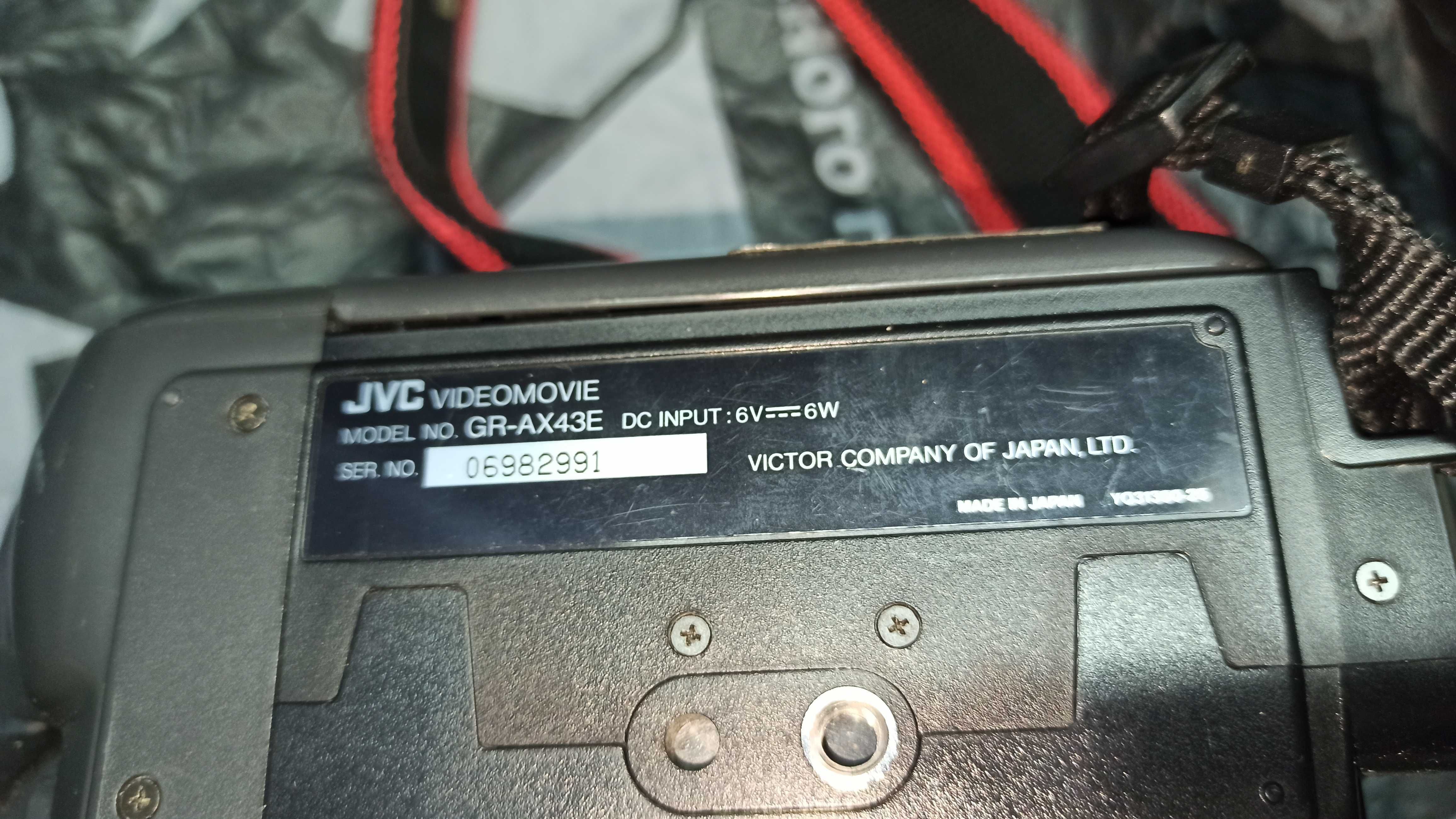 Видеокамера JVC GR-AX43E