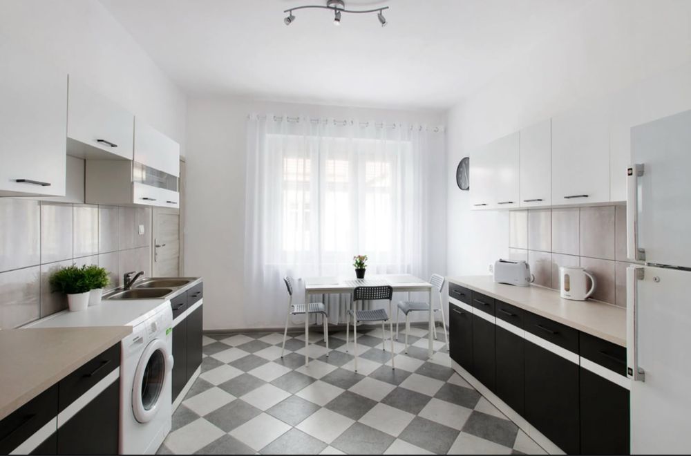 Tylko pokój: 1 sypialnia, 2 łazienek