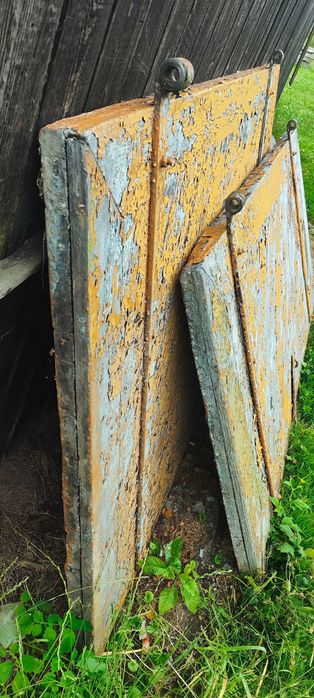 Stare drzwi drewniane 2 sztuki. Ciężkie Gospodarcze