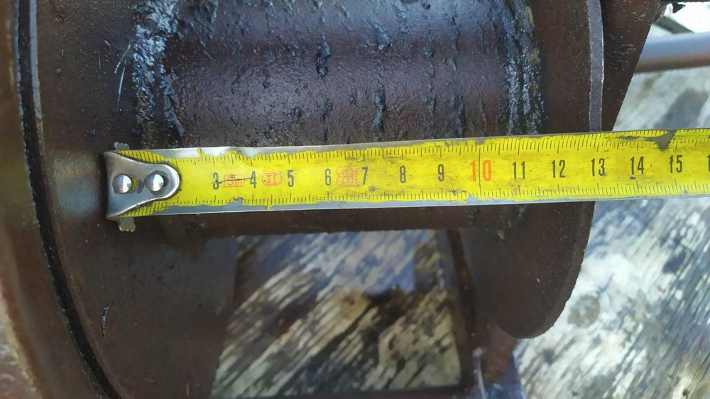 Лебёдки  и блочки с крючками к ним