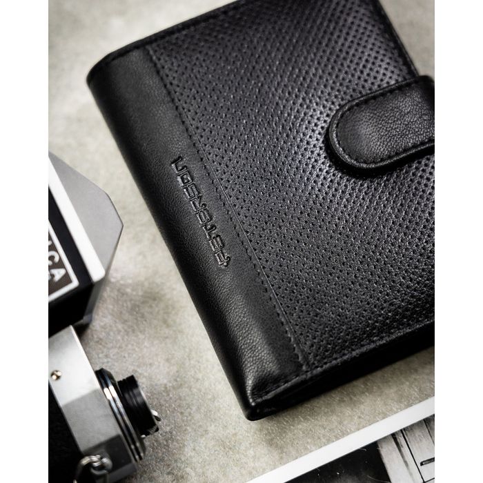 zestaw prezentowy: skórzany, pionowy portfel męski w czarnym kolorze