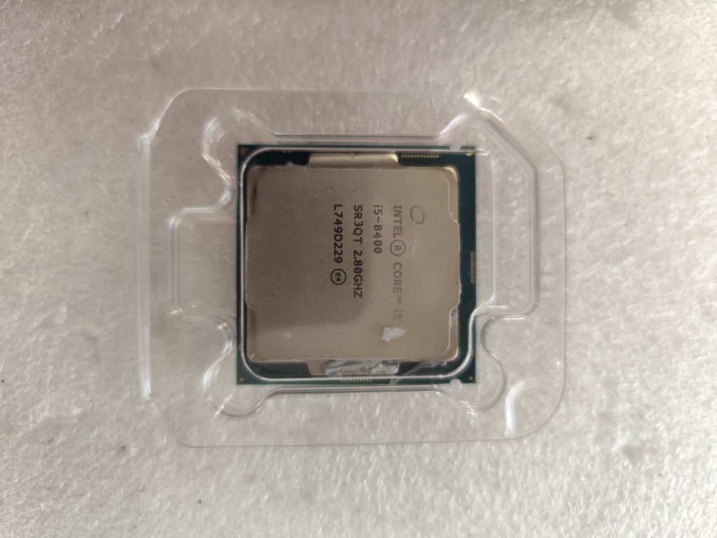 I5 8400 Intel z grafiką