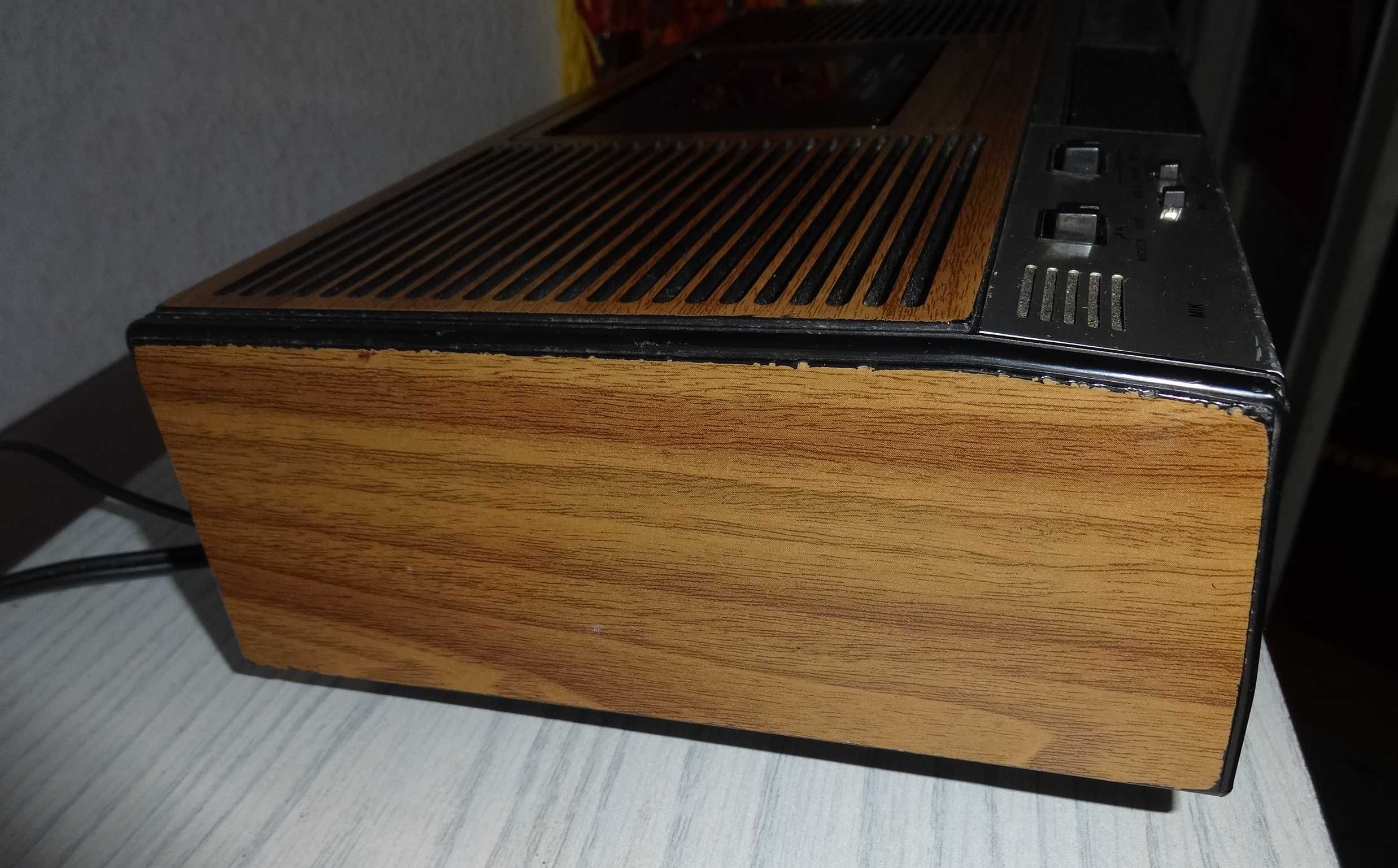 Вінтажна стереомагнітола ISP SRC-621.