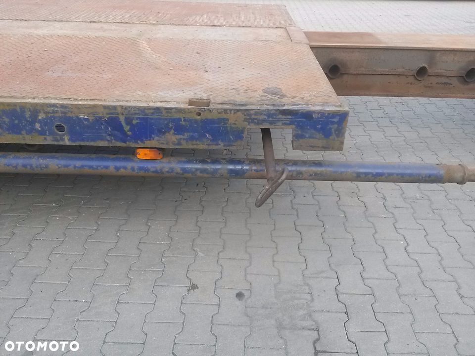 Broshuis E-2190  Naczepa 3 osiowa typu semi