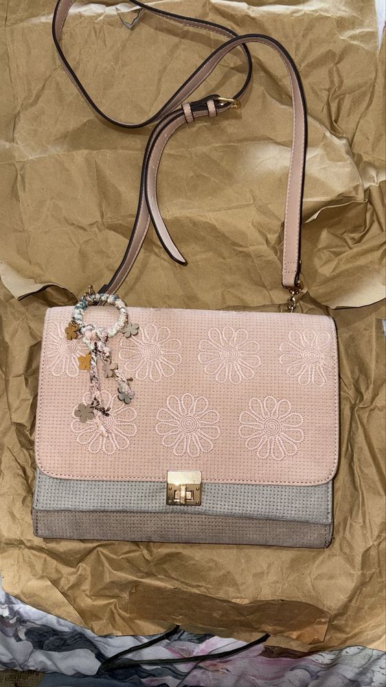 Mala Parfois cinza e rosa