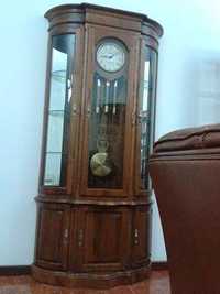 Móvel com relógio de pé para sala de Jantar em Carvalho