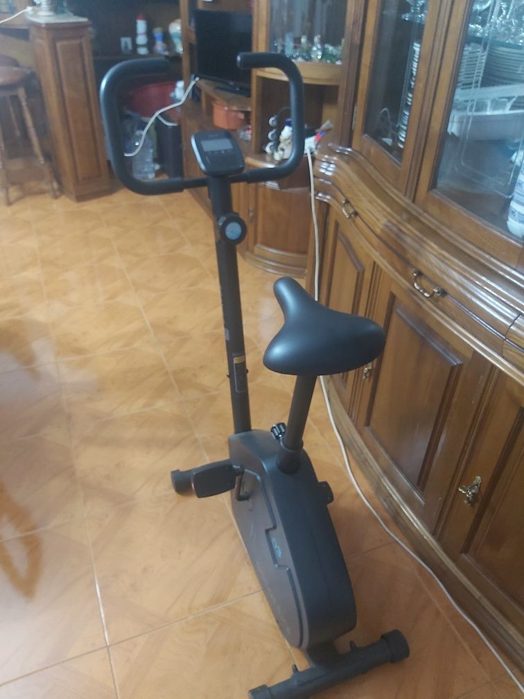 Bicicleta estática domyos essencial 03