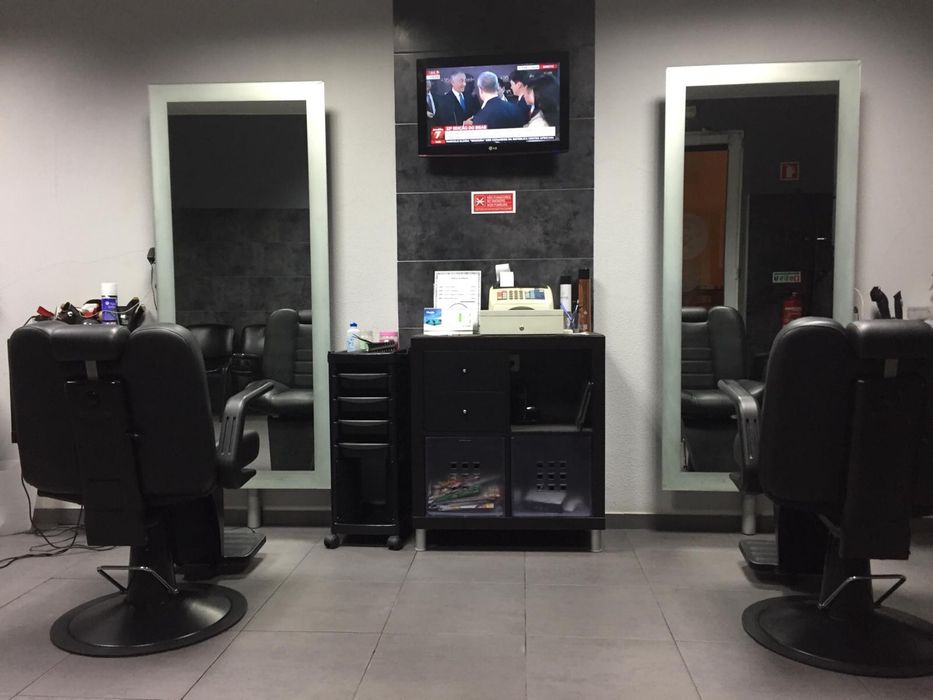 Barbearia / Salão de Cabeleireiro Pronto a Trabalhar – Cruz de Pau