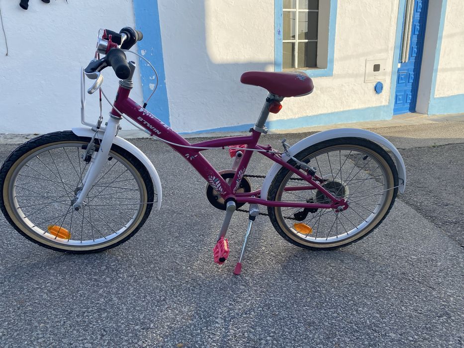 Bicicleta de menina cor de rosa