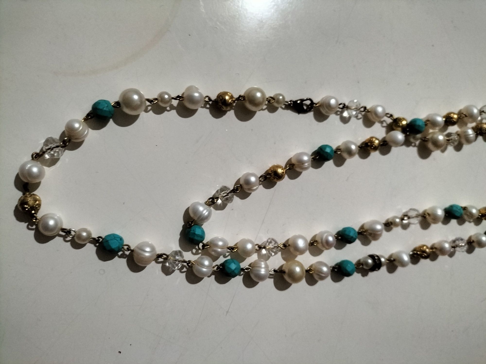 Colar de pérolas de água doce e outros