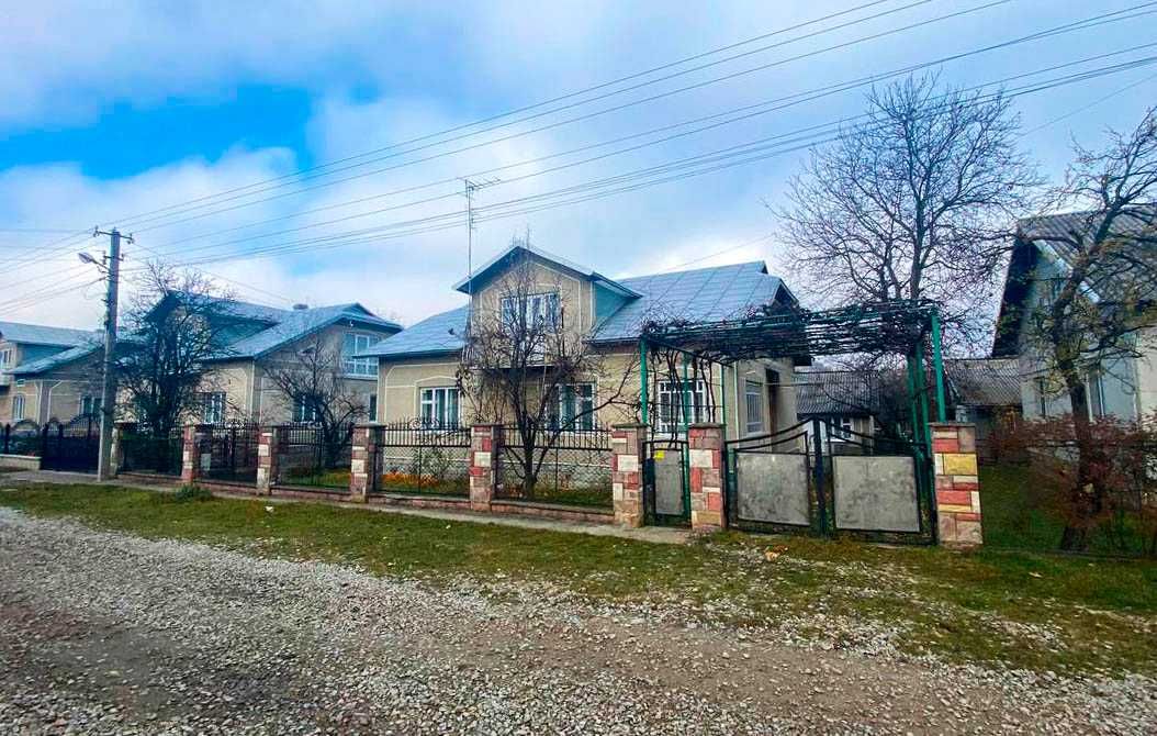 Продаж 2 поверхового будинку з гаражем в м.Пнів
