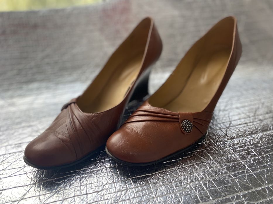 Шкіряні туфлі на танкетці