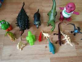 31wo) dinozaury małe i duże figurki
