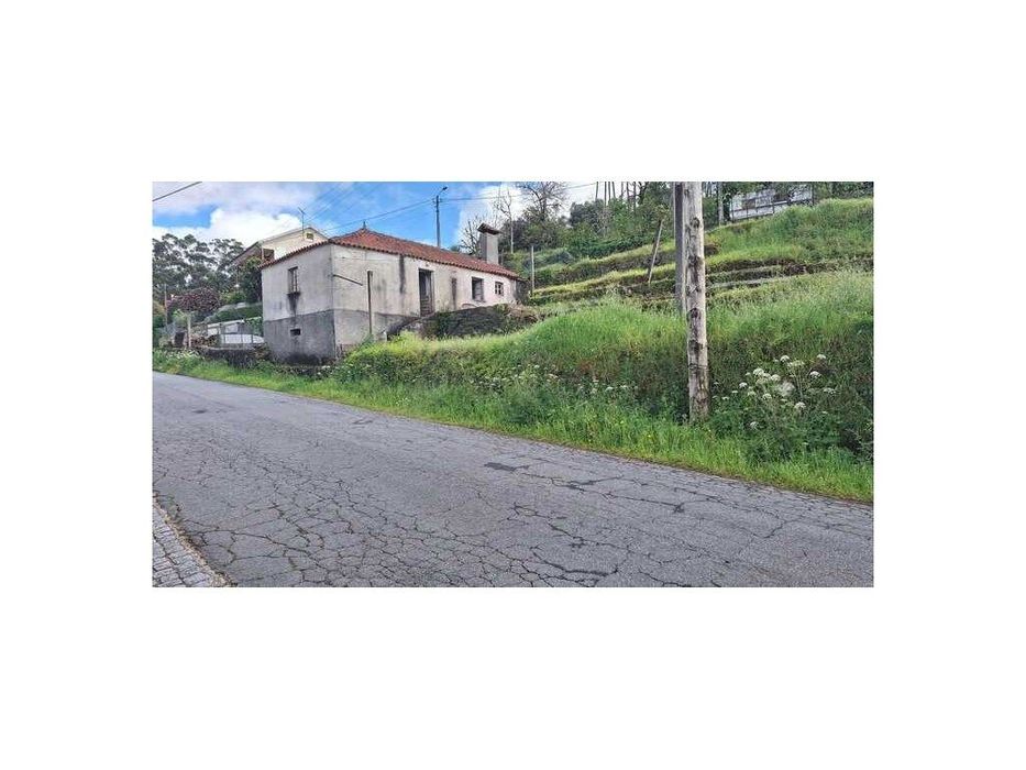 Moradia em pedra, em Serdedelo