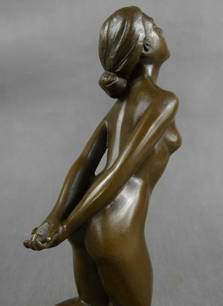 Figura Kobieta klęcząca Akt rzeźba brąz marmur sygnowana pieczęć
