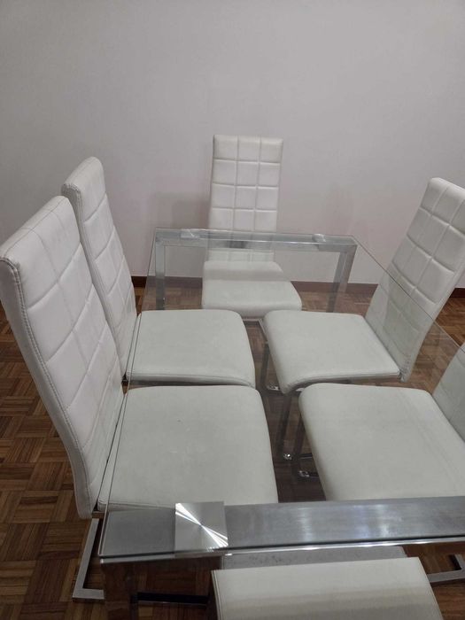 Mesa de Vidro + 6 cadeiras + Móvel de entrada