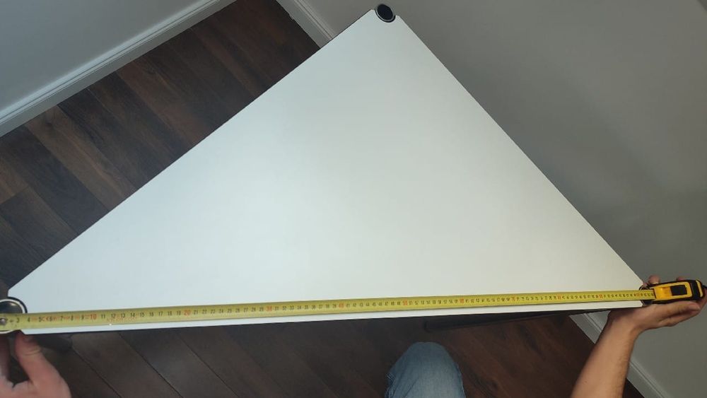 USM Haller, stół trójkątny, szwajcarska marka