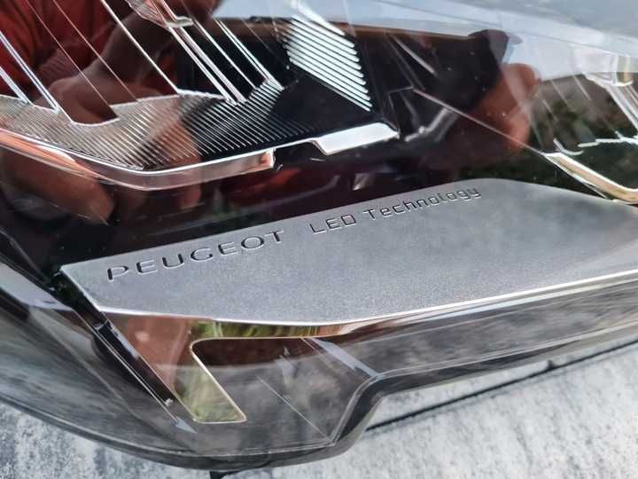 PEUGEOT 3008\5008 Фари передні 9836230180 89914772 89914770